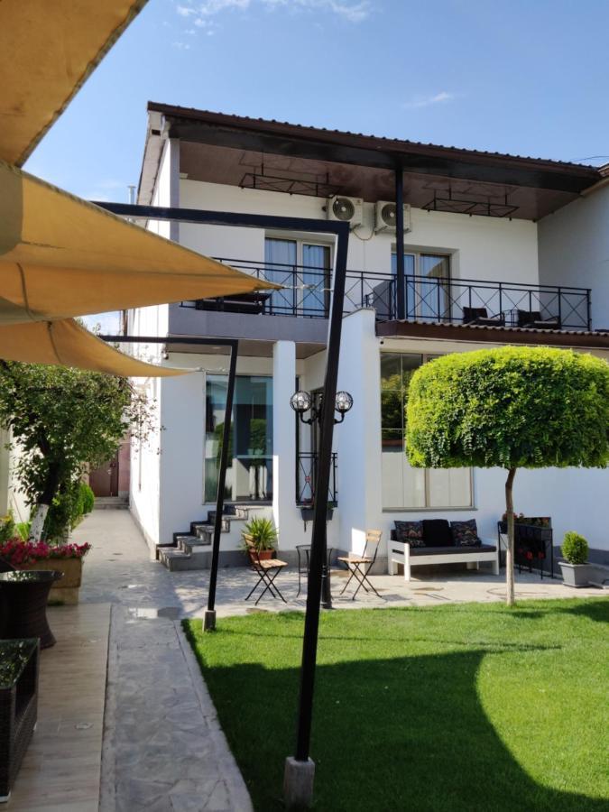 Garden Lounge