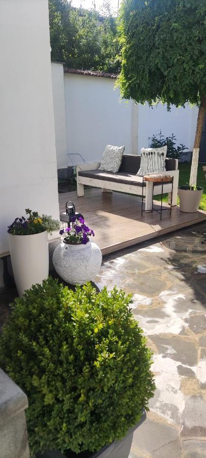 Bed & Breakfast Garden Lounge *