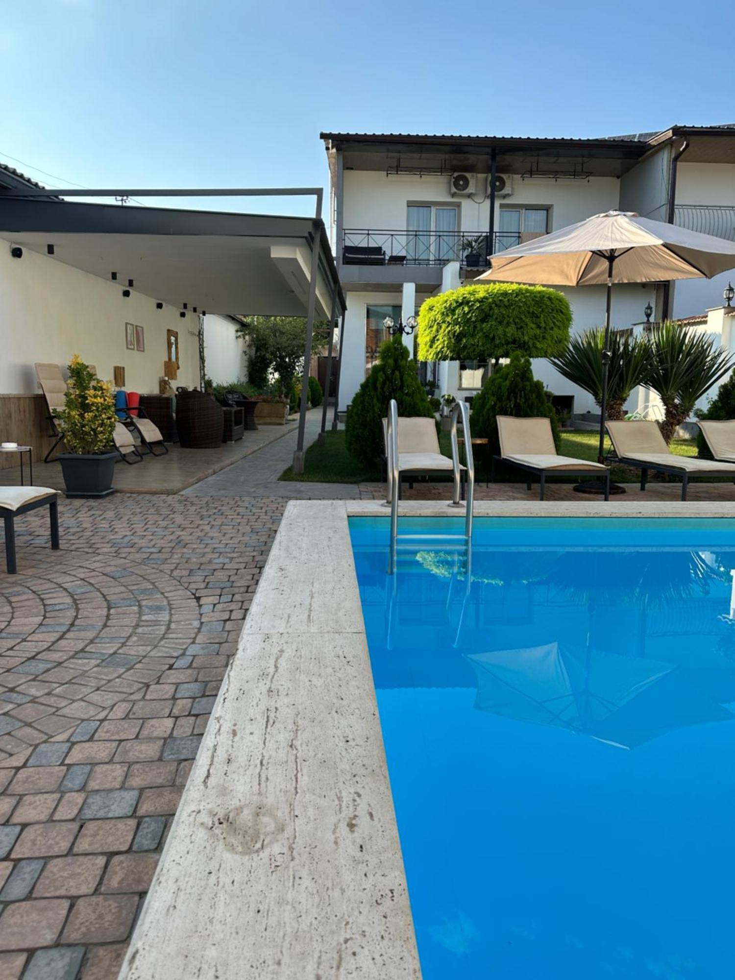 Garden Lounge