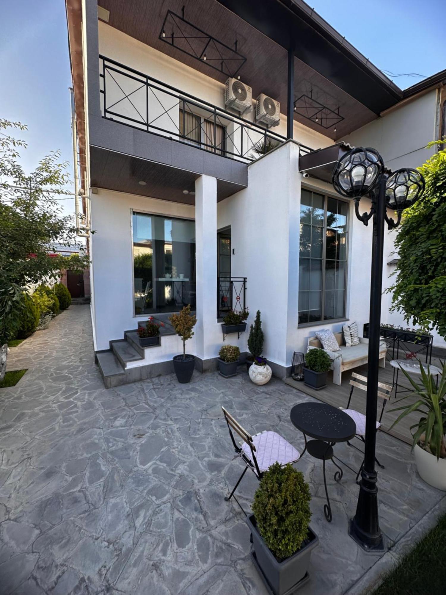 Garden Lounge