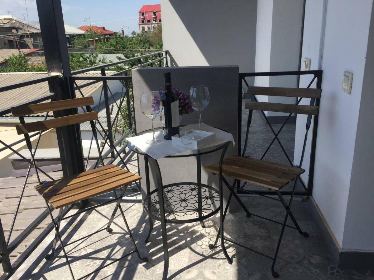 Garden Lounge *